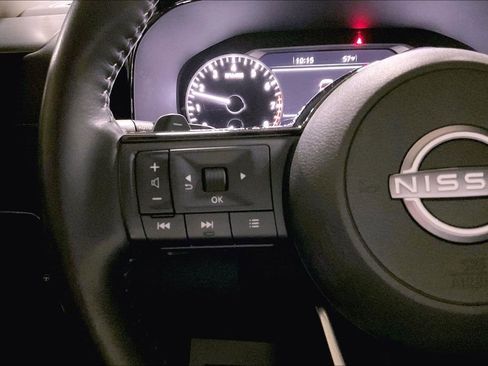 Used 2023 Nissan Pathfinder SL AWD/4WD image 17
