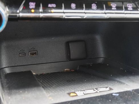 Used 2024 Chevrolet Traverse LT FWD image 25