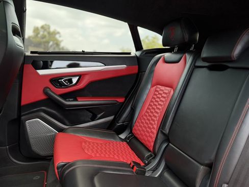 Used 2021 Lamborghini Urus AWD/4WD image 37
