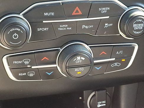 Used 2019 Dodge Charger SXT AWD/4WD image 15