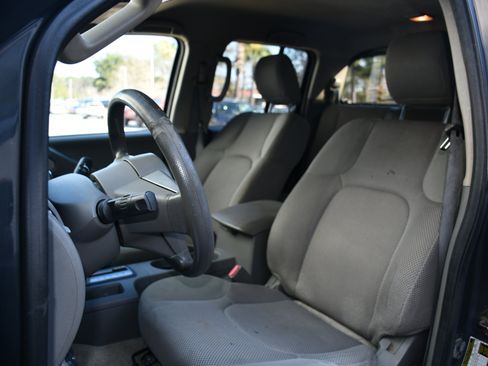 Used 2015 Nissan Frontier SV w/ SV Value Truck Package image 9