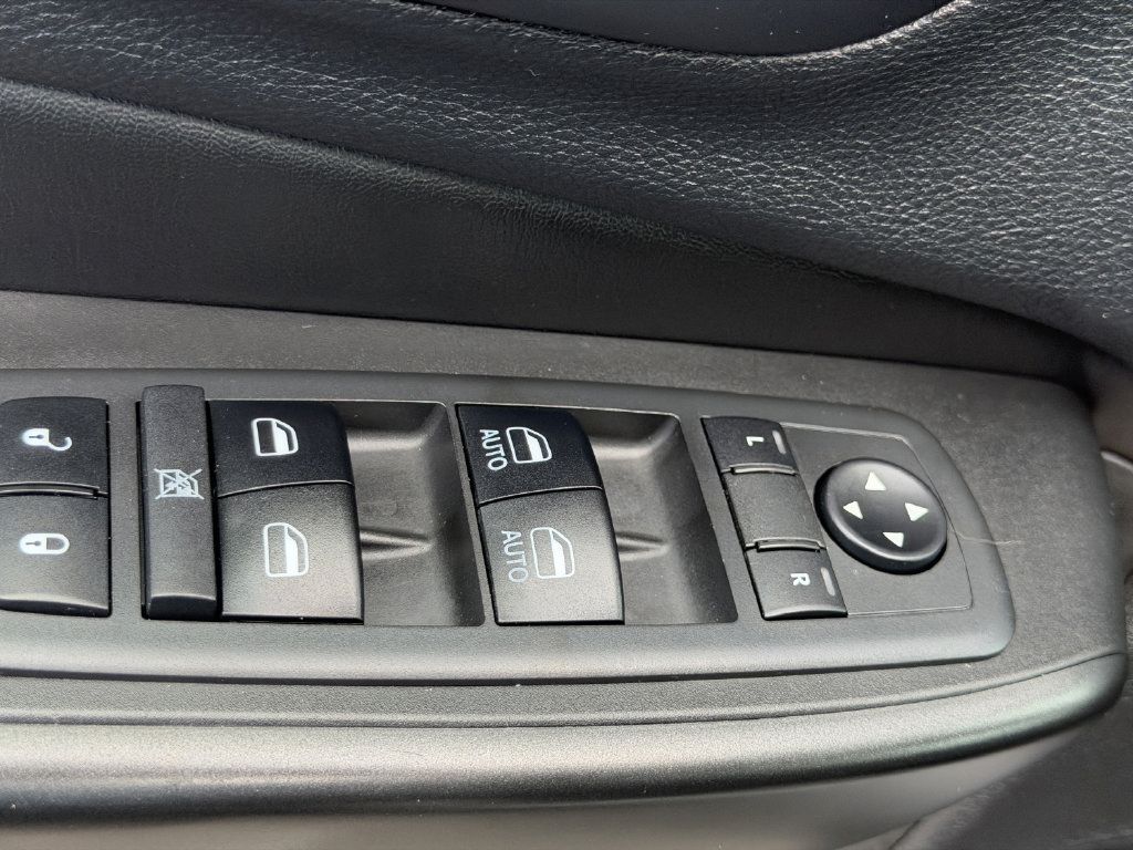 Used 2019 Jeep Cherokee Trailhawk w/ Cold Weather Group AWD/4WD image 21