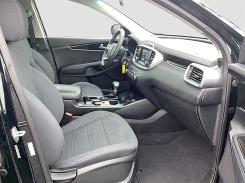 Used 2020 Kia Sorento LX image 18