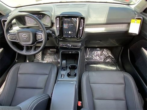 New 2025 Volvo XC40 B5 Core w/ Protection Package Premier image 16