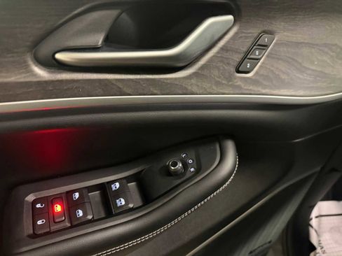 Used 2024 Jeep Grand Cherokee Limited w/ Luxury Tech Group II image 21