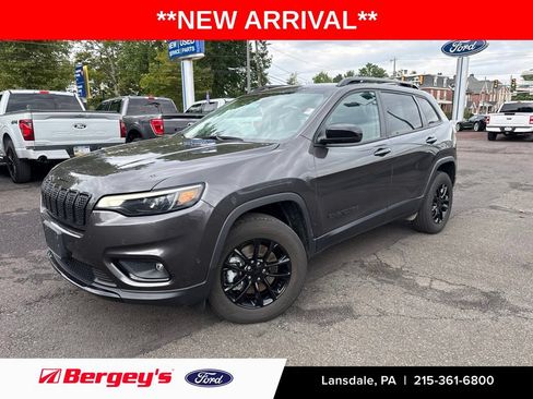 Used 2023 Jeep Cherokee Altitude Lux w/ Mopar Interior Package AWD/4WD image 1