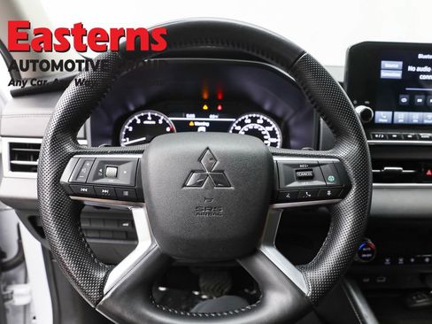 Used 2024 Mitsubishi Outlander SE image 10