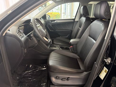 Used 2024 Volkswagen Tiguan SE FWD image 5
