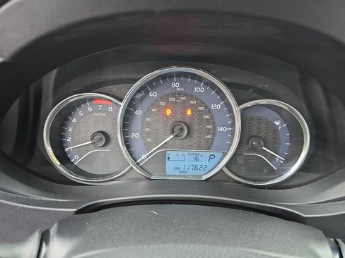 Used 2014 Toyota Corolla LE image 20