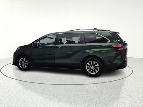 Used 2022 Toyota Sienna LE image 6
