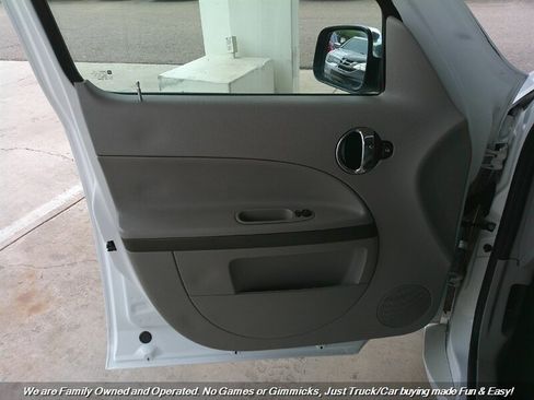 Used 2006 Chevrolet HHR LT image 14