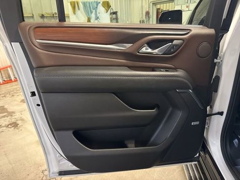 Used 2022 GMC Yukon XL Denali w/ Denali Premium Package AWD/4WD image 20