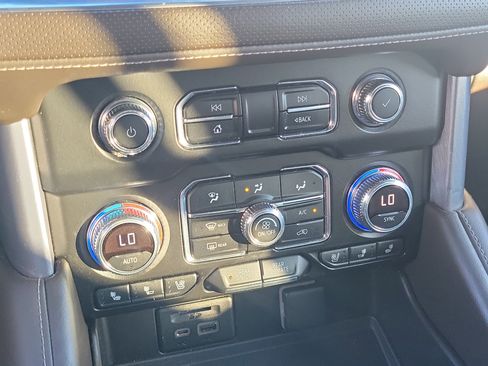 Used 2021 GMC Yukon SLT w/ SLT Premium Package image 31