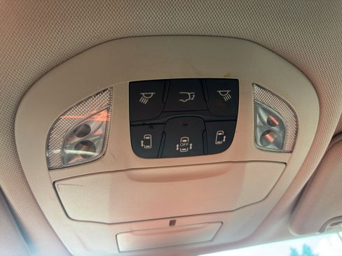 Used 2020 Chrysler Voyager Lxi FWD image 12
