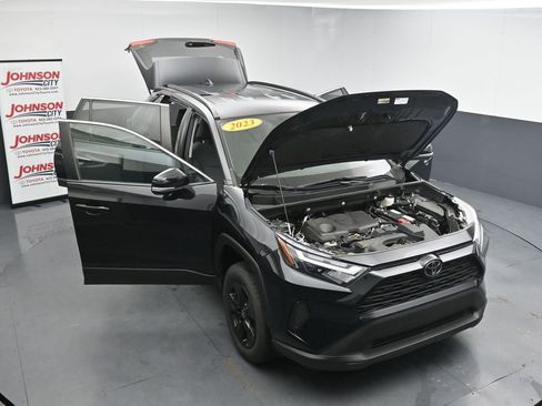Used 2023 Toyota RAV4 XLE FWD image 42