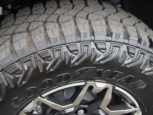 Certified 2024 Chevrolet Colorado ZR2 w/ Safety Package image 34