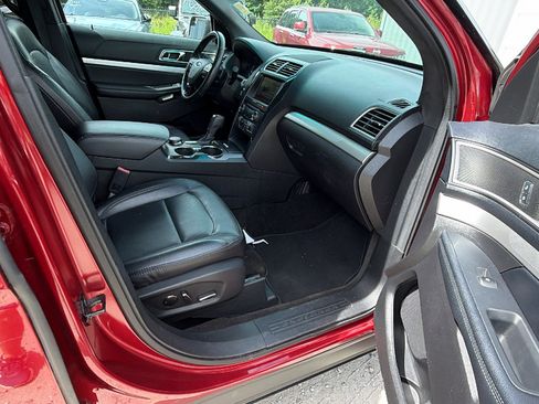 Used 2016 Ford Explorer XLT w/ Equipment Group 202A AWD/4WD image 20
