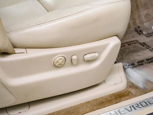 Used 2012 Chevrolet Avalanche LTZ image 42