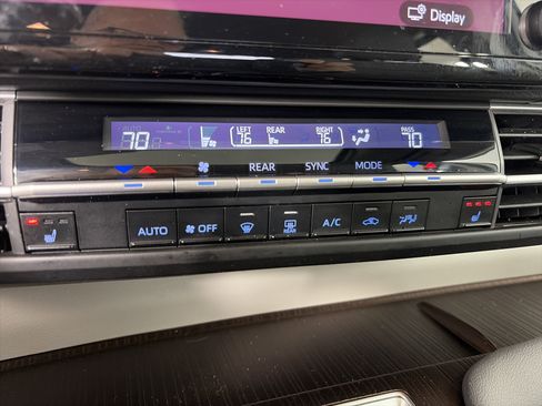 Used 2021 Toyota Sienna XLE image 28