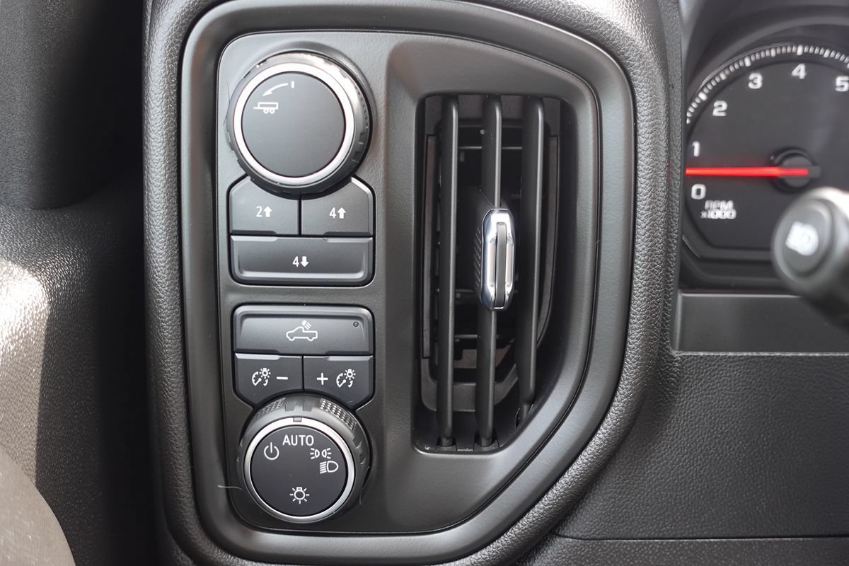 Used 2025 Chevrolet Silverado 2500 W/T AWD/4WD image 47