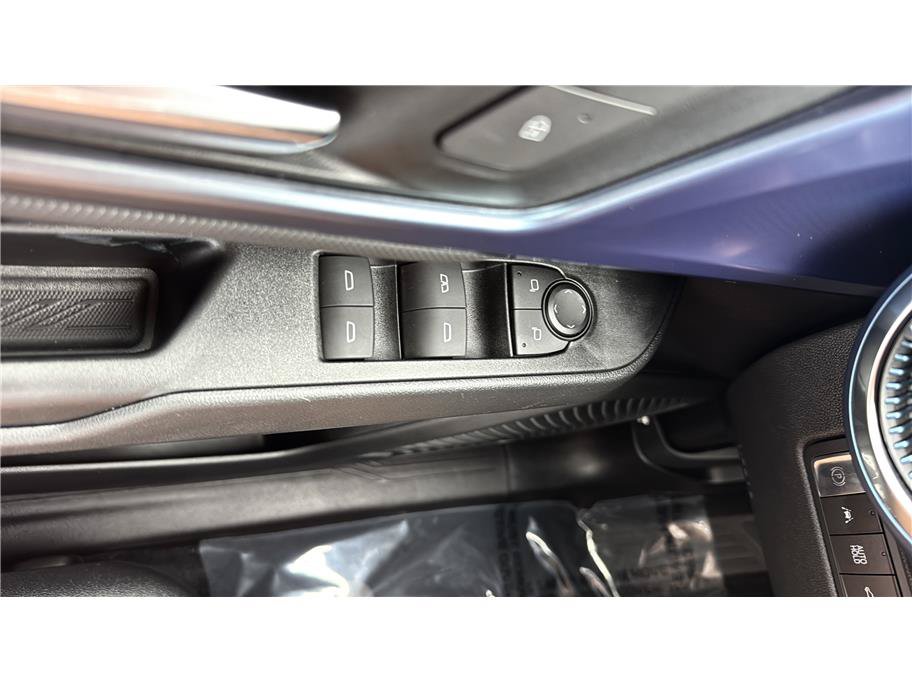 Used 2024 Chevrolet Equinox EV LT FWD image 32