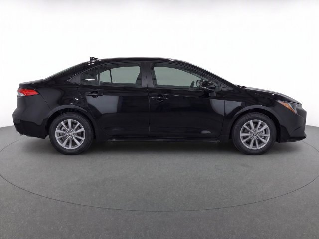Used 2025 Toyota Camry LE FWD image 8