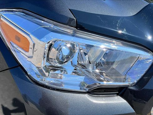 Used 2019 Toyota Tacoma SR5 AWD/4WD image 27