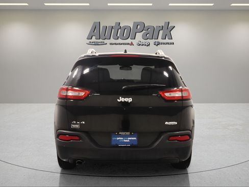 Used 2018 Jeep Cherokee Latitude w/ Safety Group AWD/4WD image 5