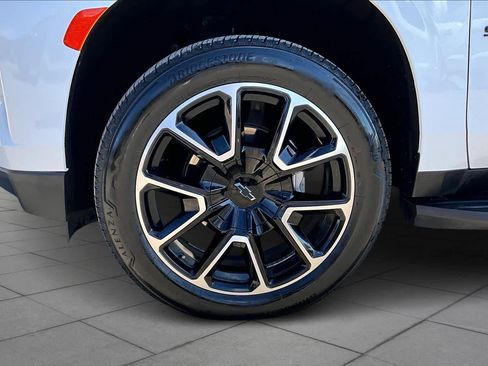 Used 2024 Chevrolet Suburban RST image 10