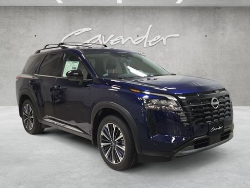 New 2026 Nissan Pathfinder Platinum FWD image 2