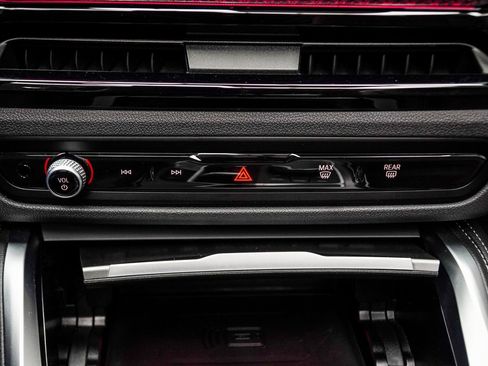 Used 2025 BMW M440i Convertible w/ Premium Package image 24