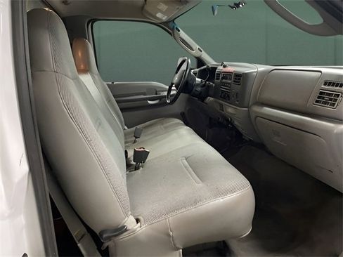 Used 2004 Ford F550 4x4 Regular Cab Super Duty image 17