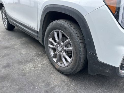 Used 2024 GMC Terrain SLT image 4