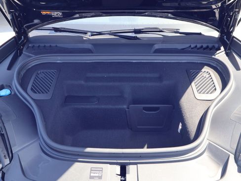 New 2026 Porsche Macan Electric RWD image 25