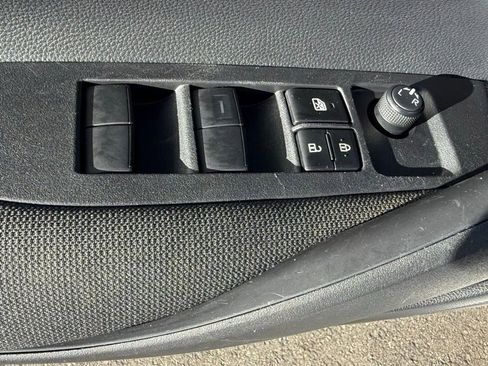 Used 2025 Toyota Corolla LE image 24