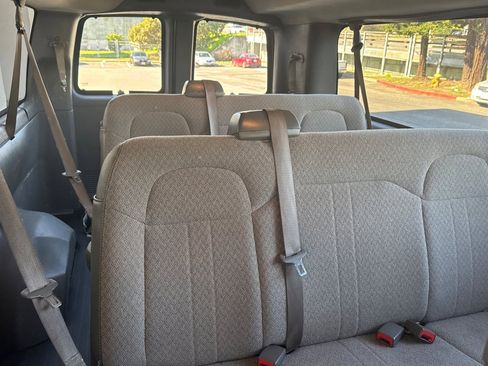 Used 2018 GMC Savana 3500 LT w/ LT Preferred Equipment Group image 16