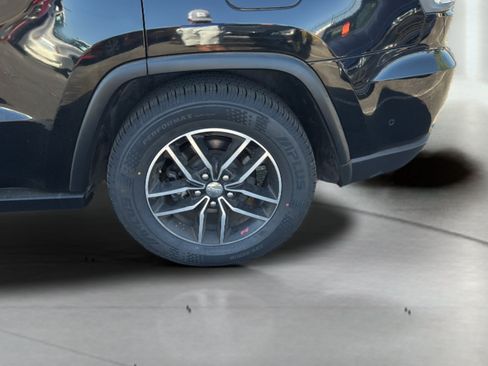 Used 2018 Jeep Grand Cherokee Trailhawk w/ Trailhawk Luxury Group AWD/4WD image 38