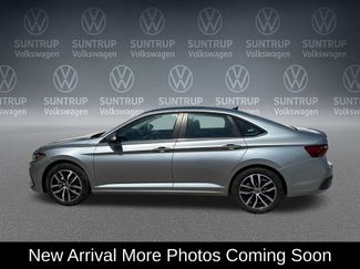 Used 2025 Volkswagen Jetta SE FWD video 2