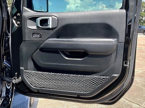 Used 2020 Jeep Gladiator Overland image 29