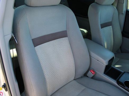 Used 2013 Toyota Camry L image 27