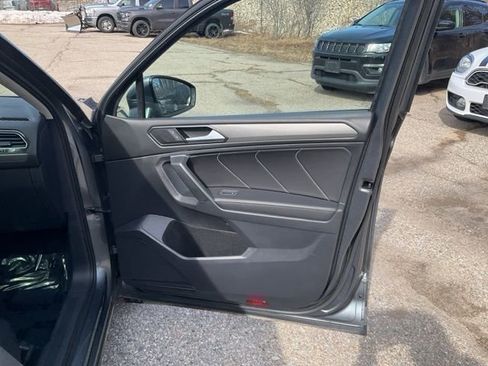 Used 2022 Volkswagen Tiguan SE AWD/4WD image 19