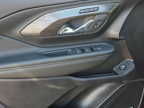 Used 2024 GMC Terrain SLT w/ Infotainment Package II image 14