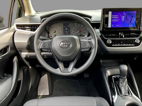 Used 2024 Toyota Corolla LE w/ LE Convenience Package image 5