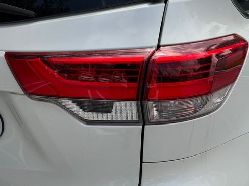Used 2019 Toyota Highlander Limited Platinum AWD/4WD image 24