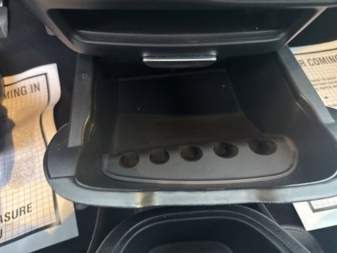 Used 2025 Chrysler Pacifica Select image 18