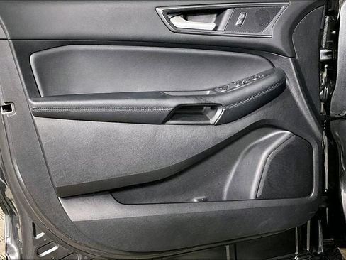 Used 2020 Ford Edge SE image 22