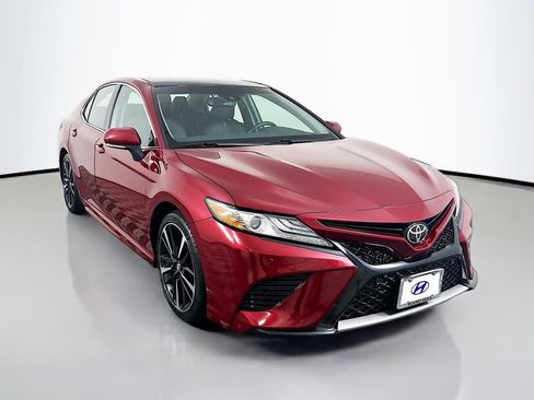 Used 2018 Toyota Camry XSE image 3