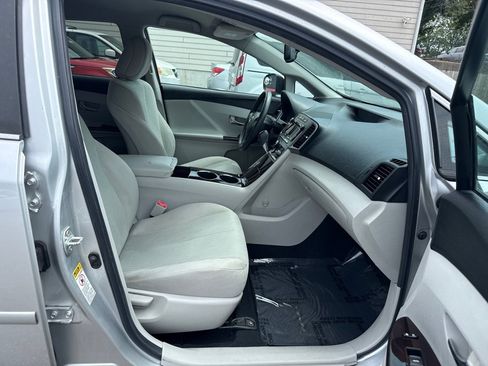Used 2010 Toyota Venza FWD image 12