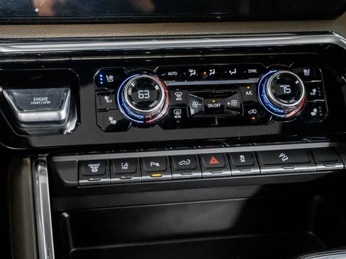 Used 2025 GMC Sierra 3500 Denali w/ Denali Reserve Package image 39