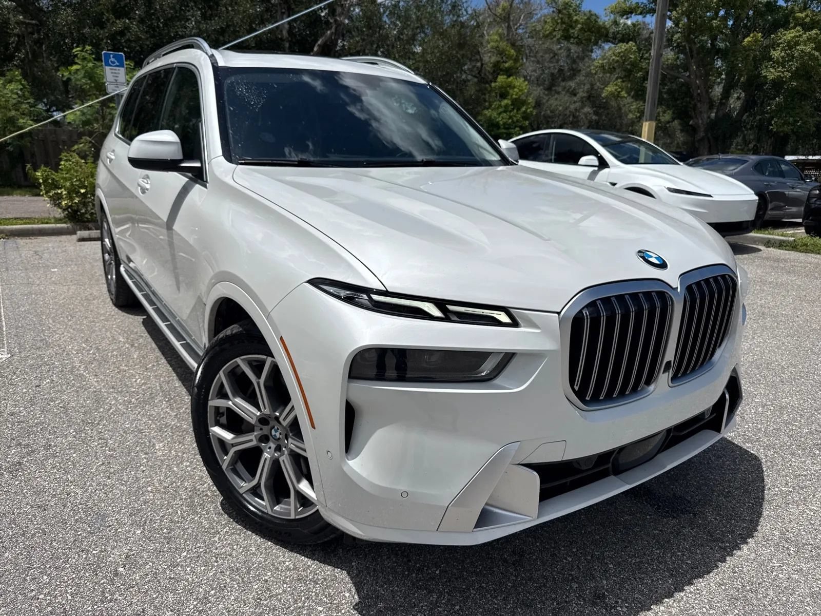 Used 2025 BMW X7 xDrive40i AWD/4WD image 4